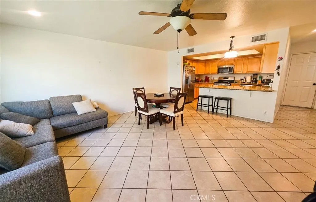 1337 W Latham