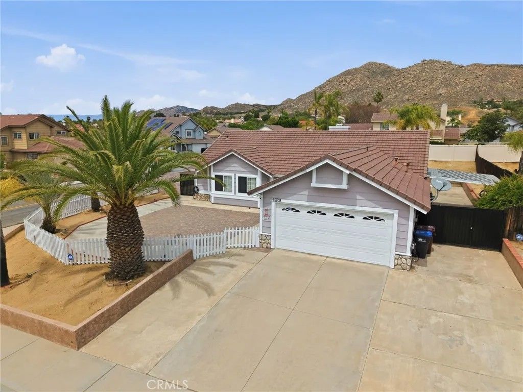 Photo of 25708 Aspenwood Court, Moreno Valley, CA 92557 (MLS # CV26083827)