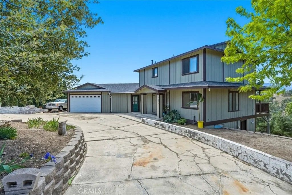 Photo of 19504 Dovetail Ct, Tehachapi, CA 93561 (MLS # SR26090112)