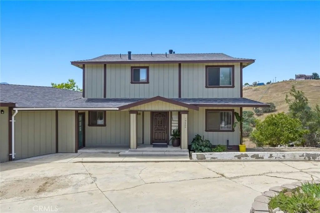 Photo of 19504 Dovetail Ct, Tehachapi, CA 93561 (MLS # SR26090112)