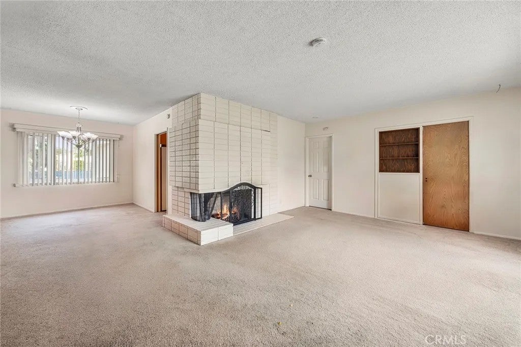 1467 W Flower Ave