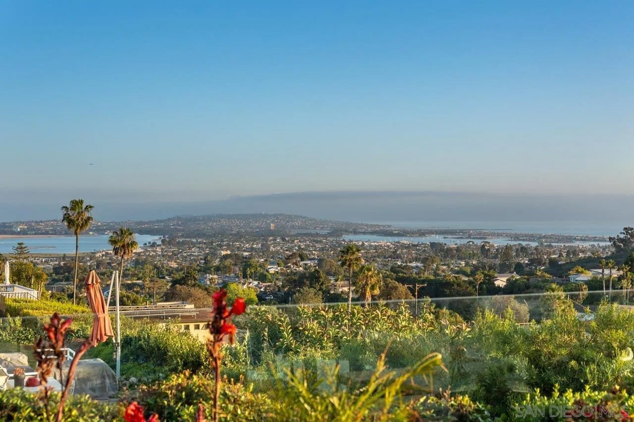 2402 Alto Cerro Circle