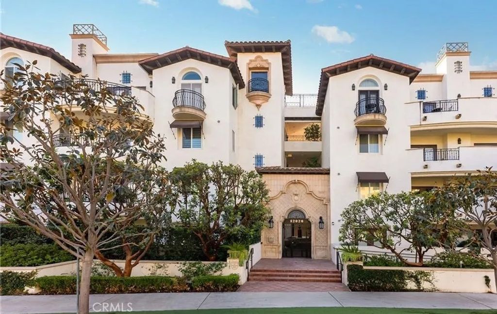 Photo of 12020 Guerin St #201, Studio City, CA 91604 (MLS # SR26095535)