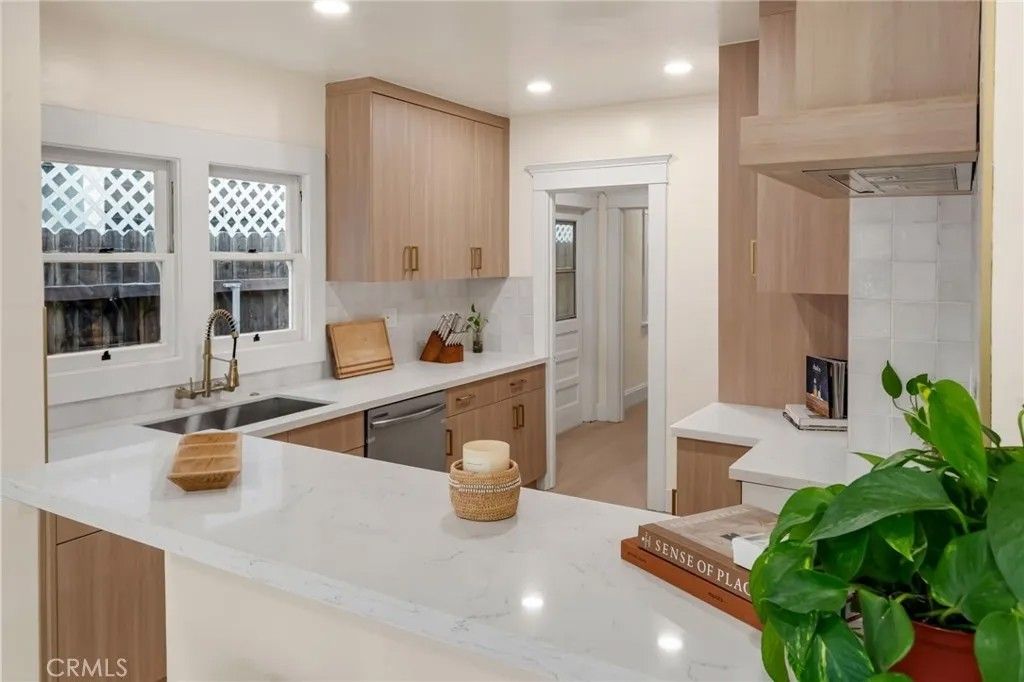 Photo of 4027 E 11th St, Long Beach, CA 90804 (MLS # PW26028556)