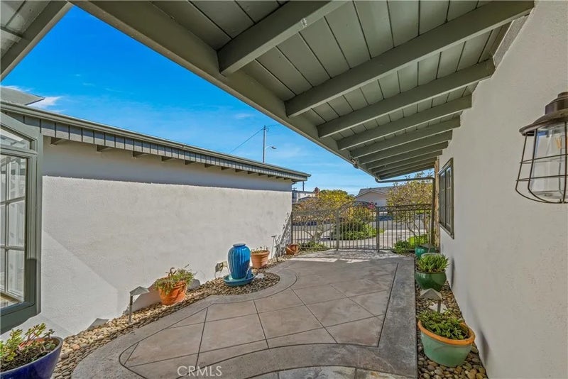 17151 Treehaven