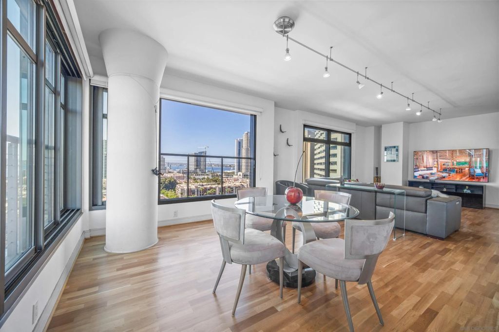 Photo of 645 Front St #1506, San Diego, CA 92101 (MLS # 2600128)