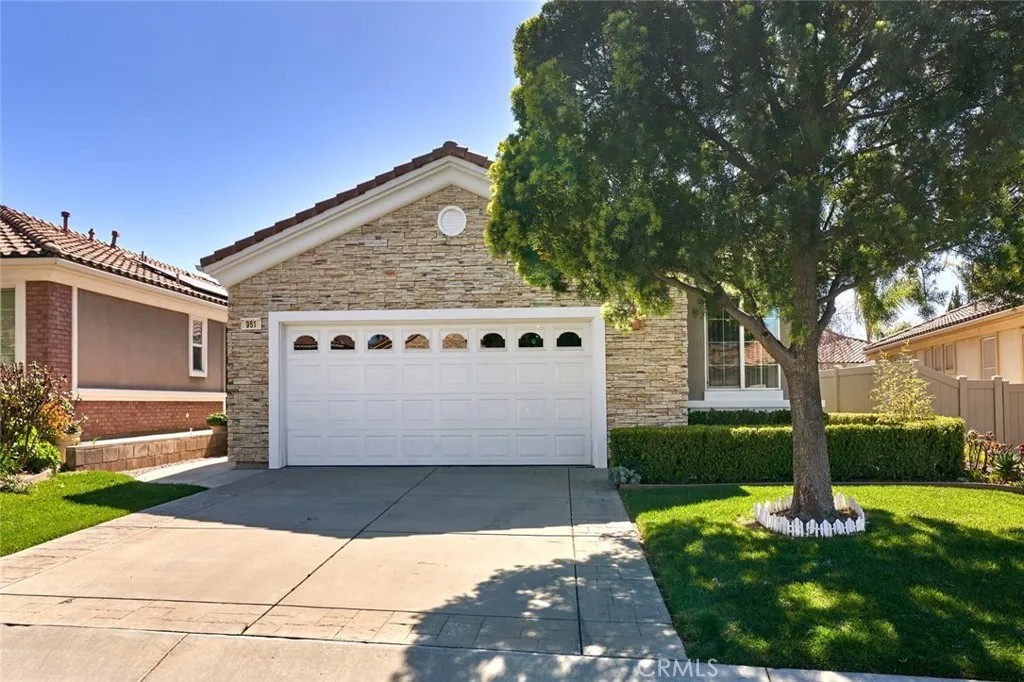 951 Essex