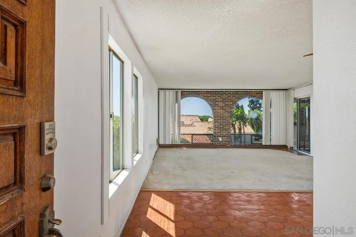 6575 Paseo Del Norte Unit I