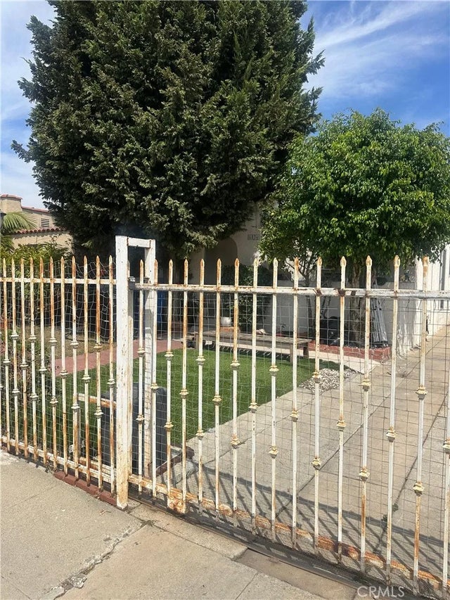 6534 4th, Los Angeles