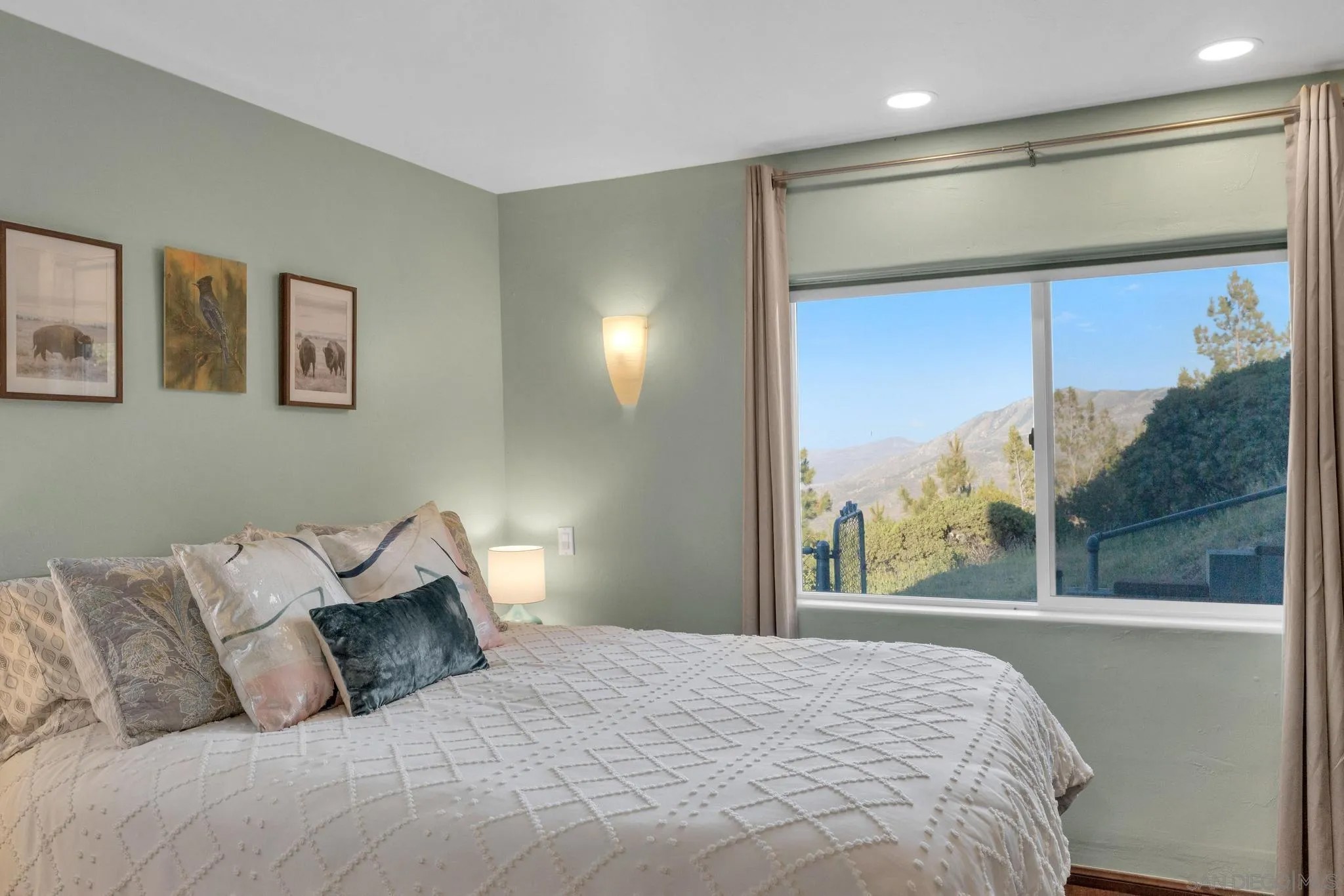 555 Manzanita Dr