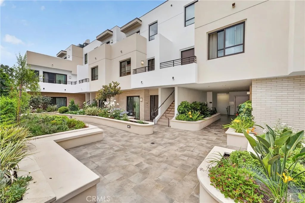 2428 E Del Mar Boulevard 206