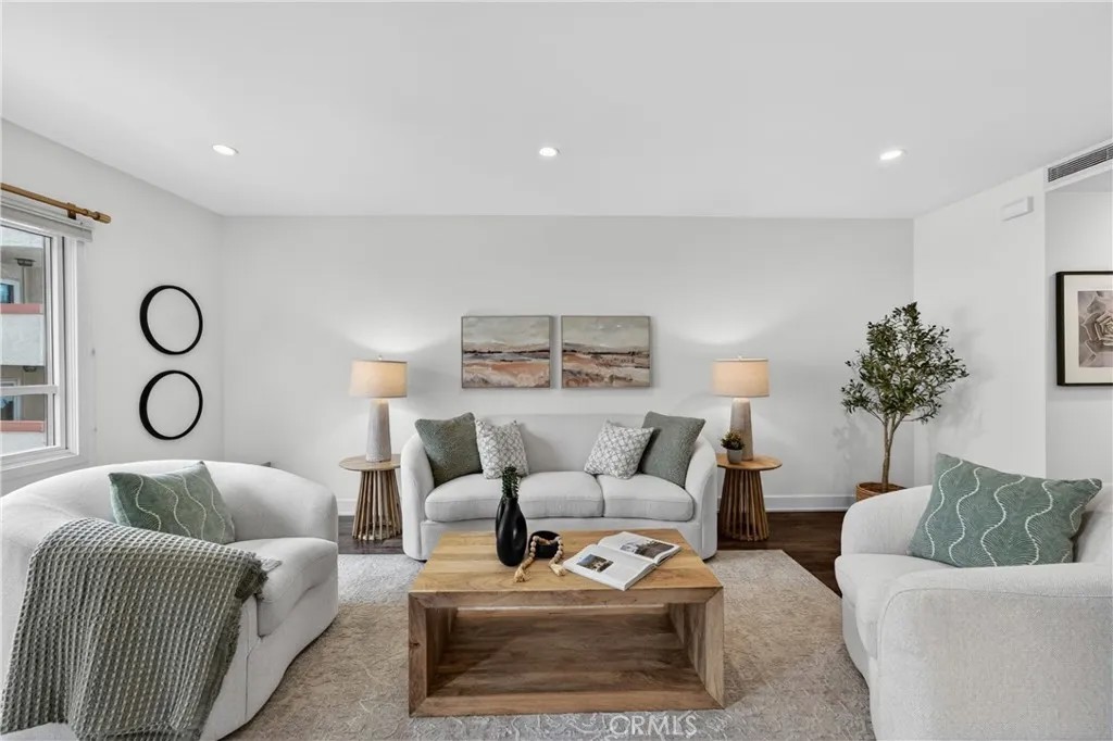 2428 E Del Mar Boulevard 206