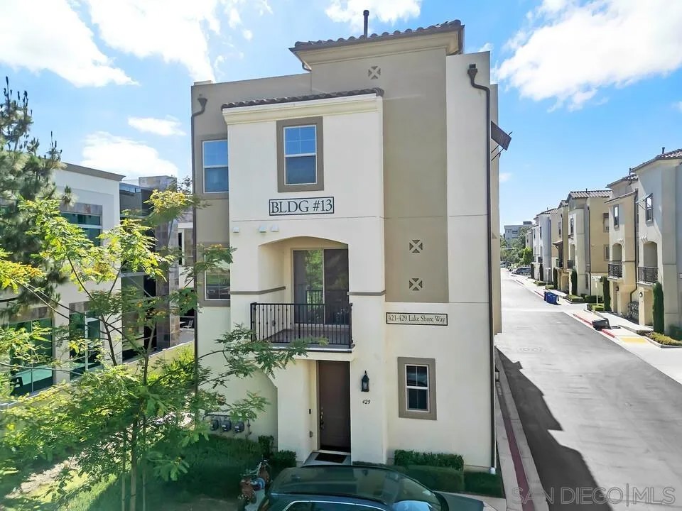 429 Lake Shore Way
