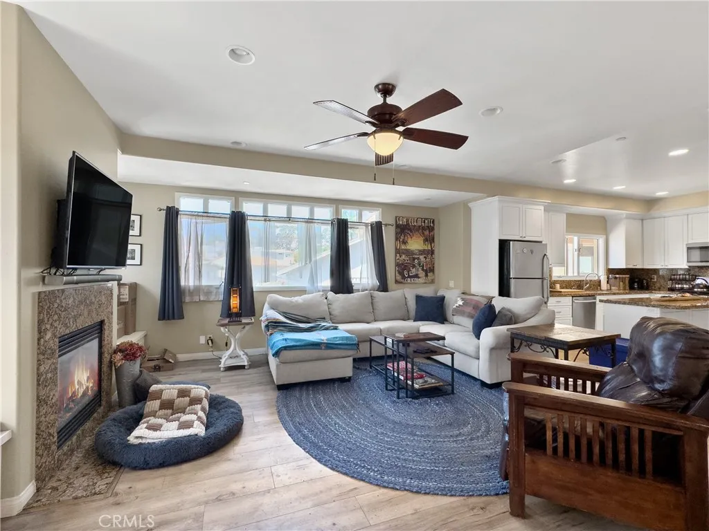 121 Loma Lane