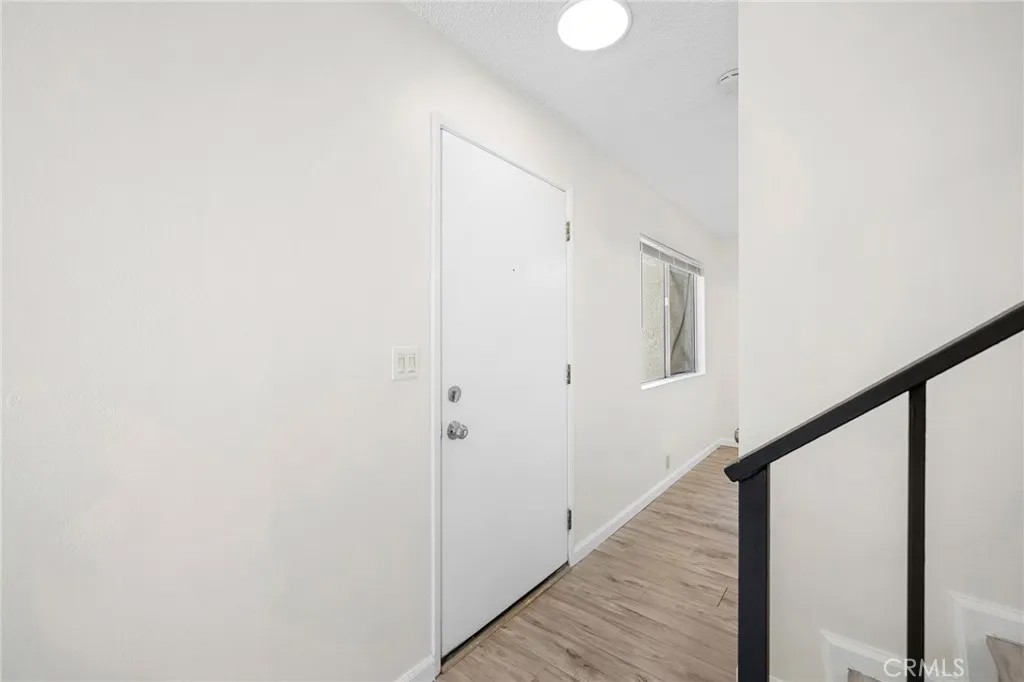 251 W Dryden Street 16