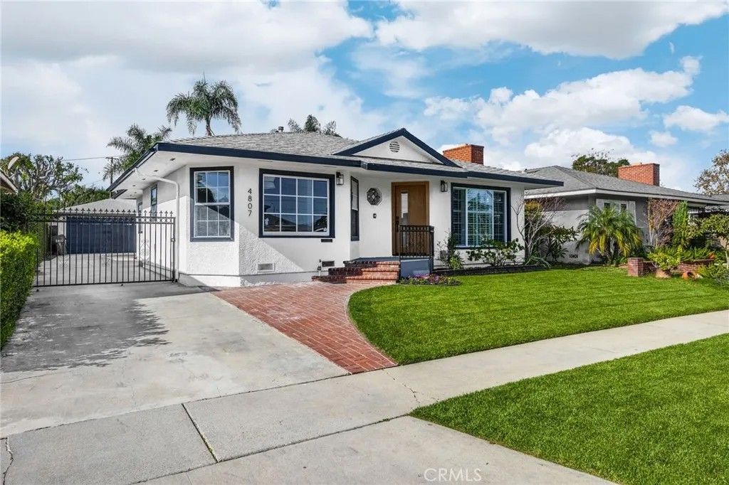 Photo of 4807 Bentree Ave, Long Beach, CA 90807 (MLS # PW26013303)
