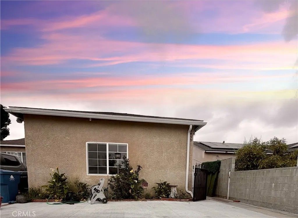 Photo of 8459 Omelveny Avenue, Sun Valley, CA 91352 (MLS # PW26069862)