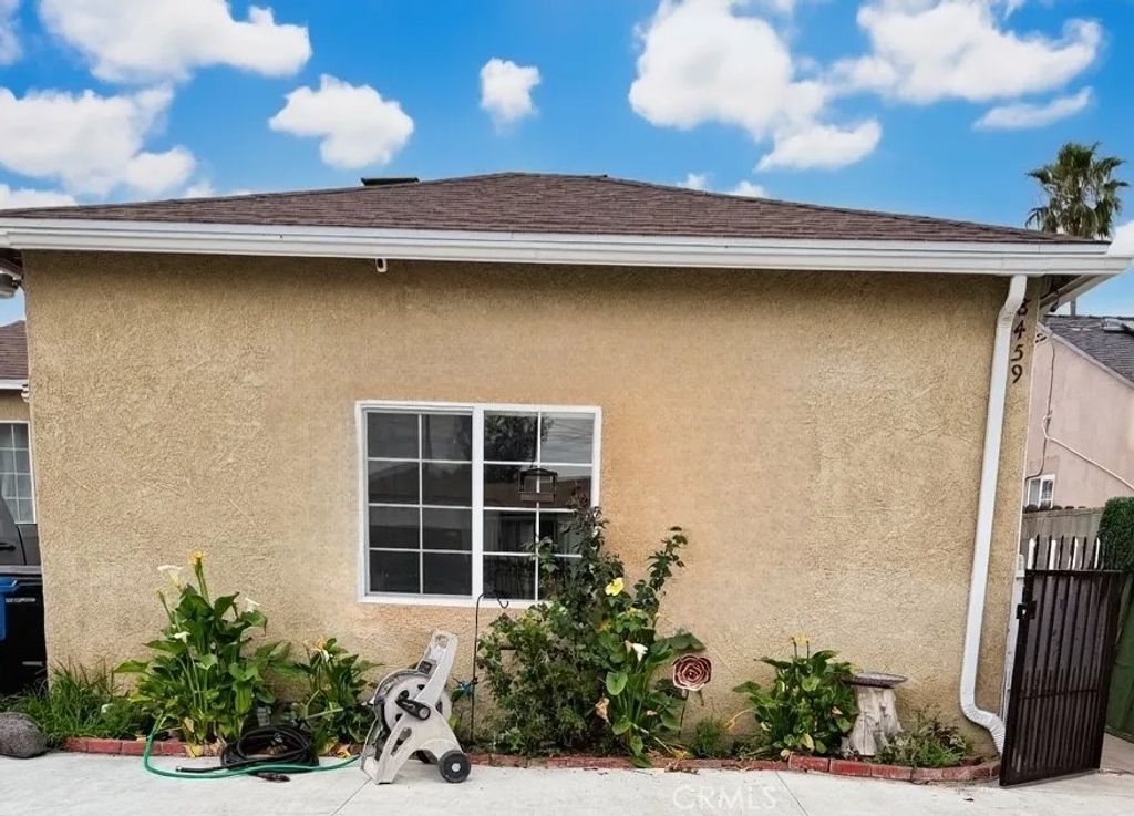 Photo of 8459 Omelveny Avenue, Sun Valley, CA 91352 (MLS # PW26069862)