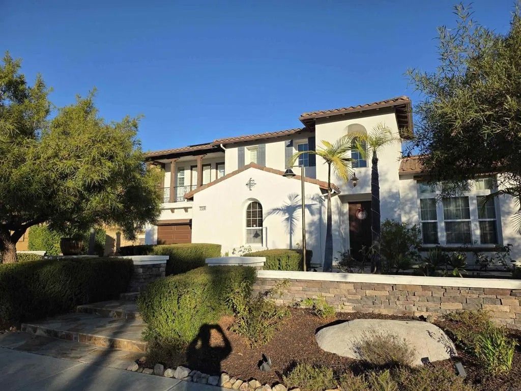 Photo of 739 Agua Vista Dr, Chula Vista, CA 91914 (MLS # PTP2509107)