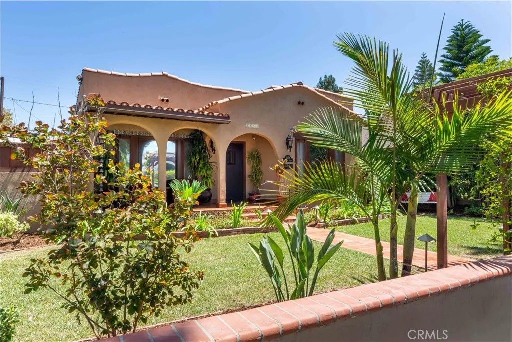 Photo of 1168 E 37th St, Long Beach, CA 90807 (MLS # PW25281680)