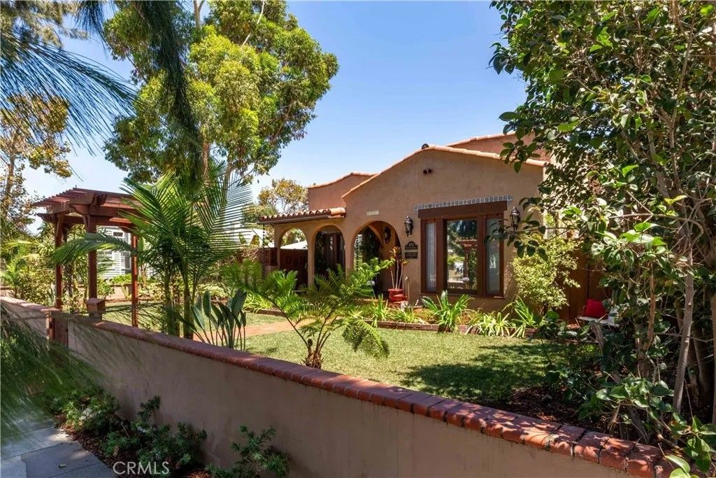 Photo of 1168 E 37th St, Long Beach, CA 90807 (MLS # PW25281680)