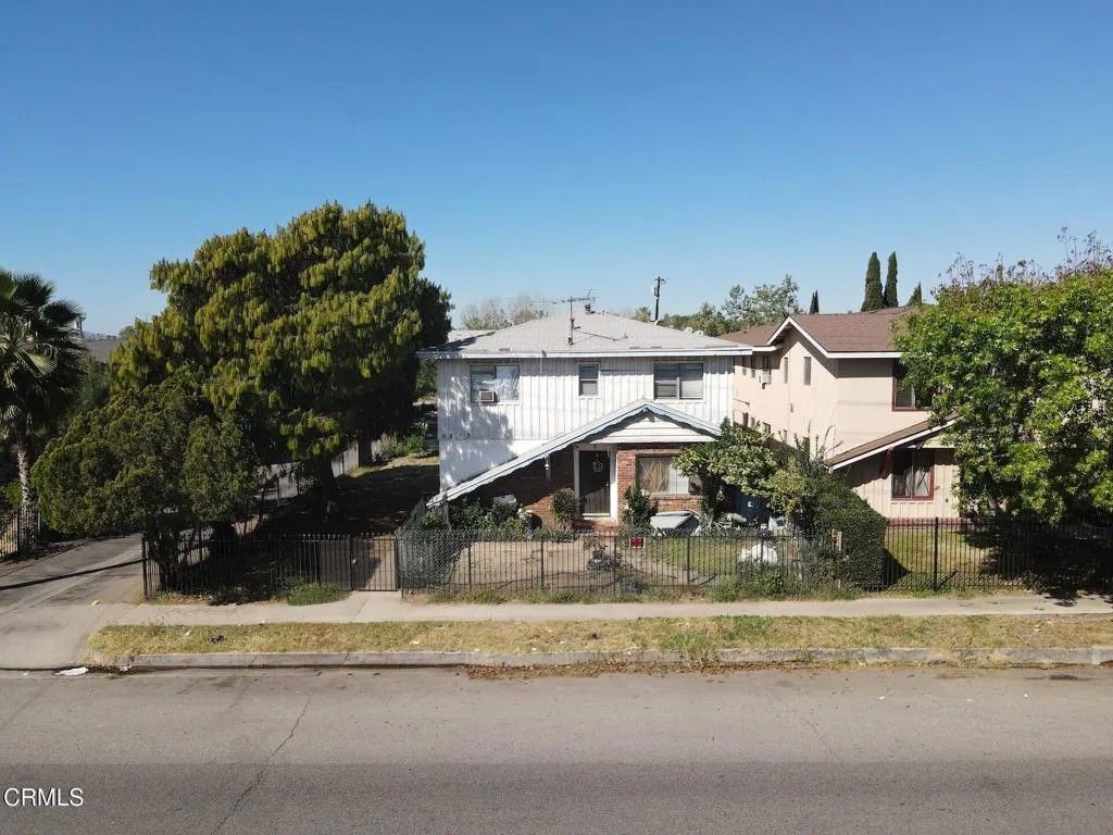 Photo of 6853 Fulton Avenue, North Hollywood, CA 91605 (MLS # P1-26586)