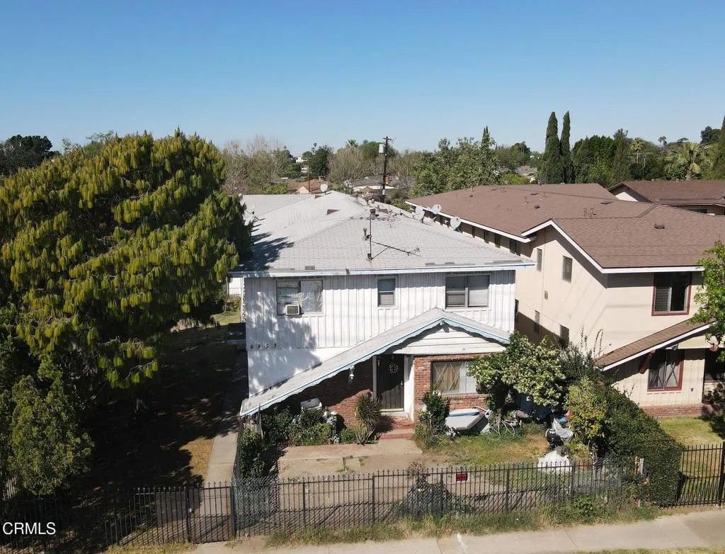 Photo of 6853 Fulton Avenue, North Hollywood, CA 91605 (MLS # P1-26586)