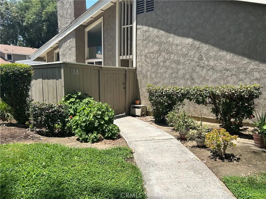 2061 W Redlands