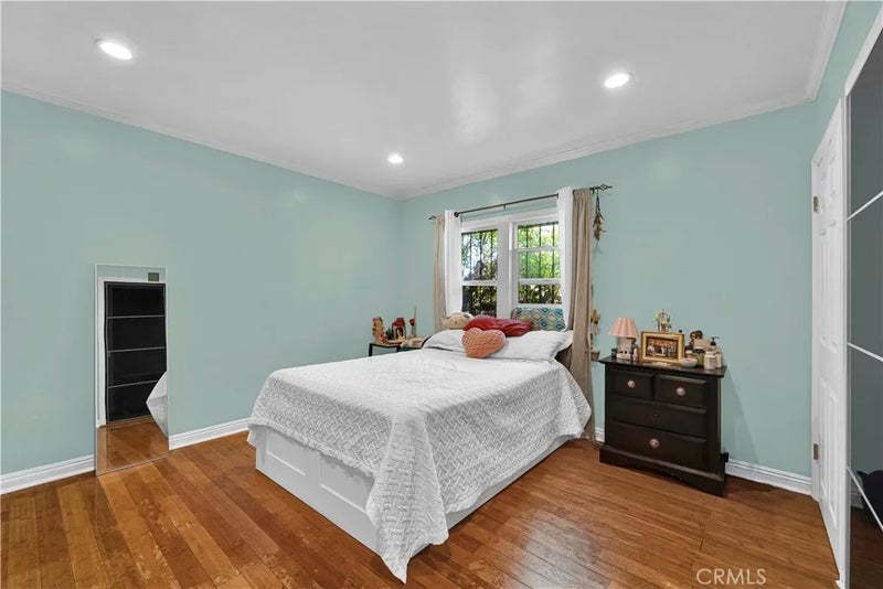 3990 La Salle