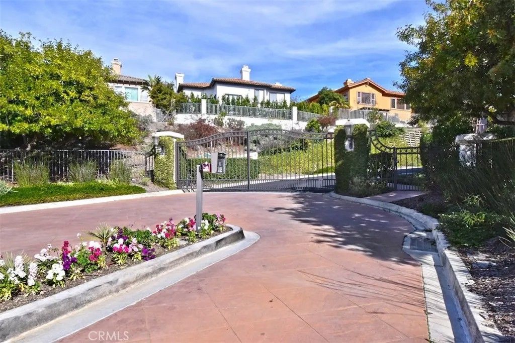 Photo of 1498 Paseo De Oro, Pacific Palisades, CA 90272 (MLS # SR26084824)