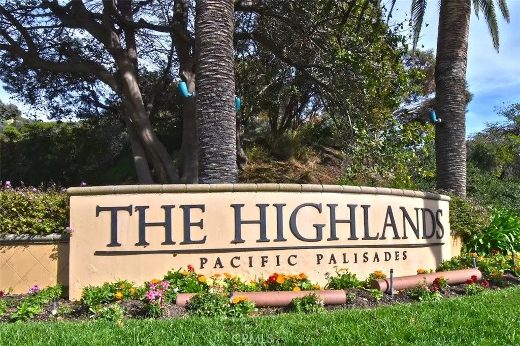 Photo of 1498 Paseo De Oro, Pacific Palisades, CA 90272 (MLS # SR26084824)