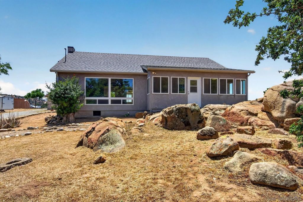 Photo of 1202 Creelman Lane, Ramona, CA 92065 (MLS # 260011046)