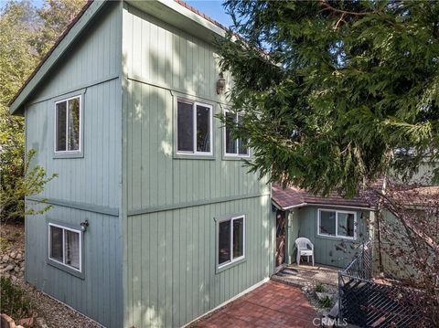 Photo of 1051 Playground Drive, Crestline, CA 92325 (MLS # IG26051233)