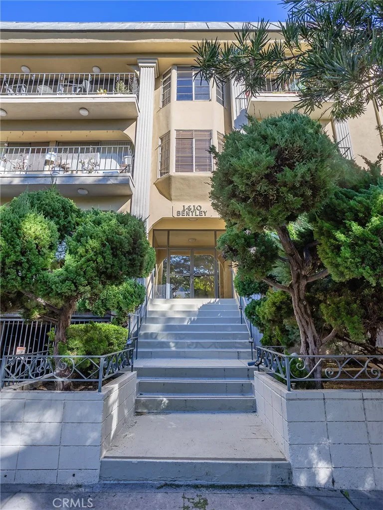 1410 S Bentley Avenue 103