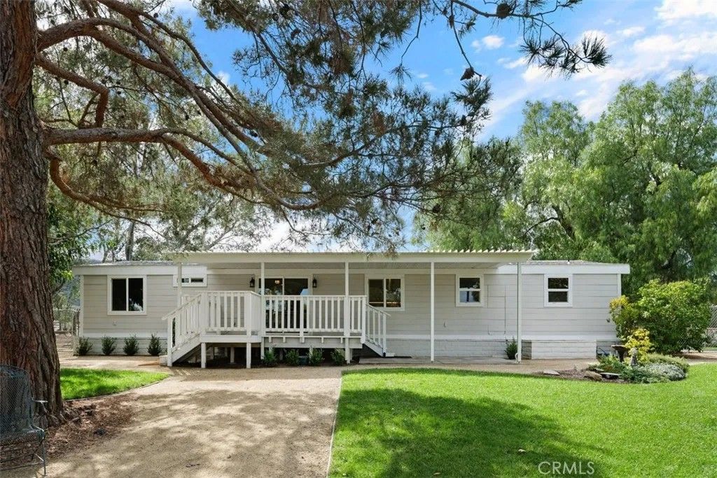 Photo of 26147 Douglass Ave, Murrieta, CA 92562 (MLS # SW25243466)