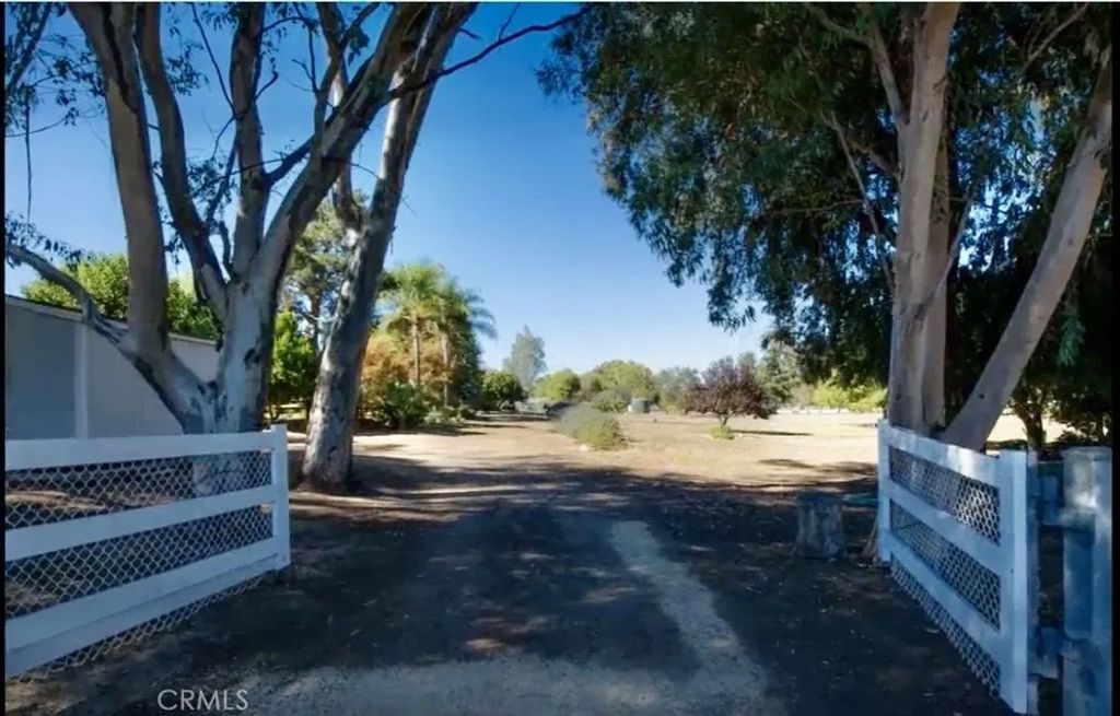 Photo of 26147 Douglass Ave, Murrieta, CA 92562 (MLS # SW25243466)