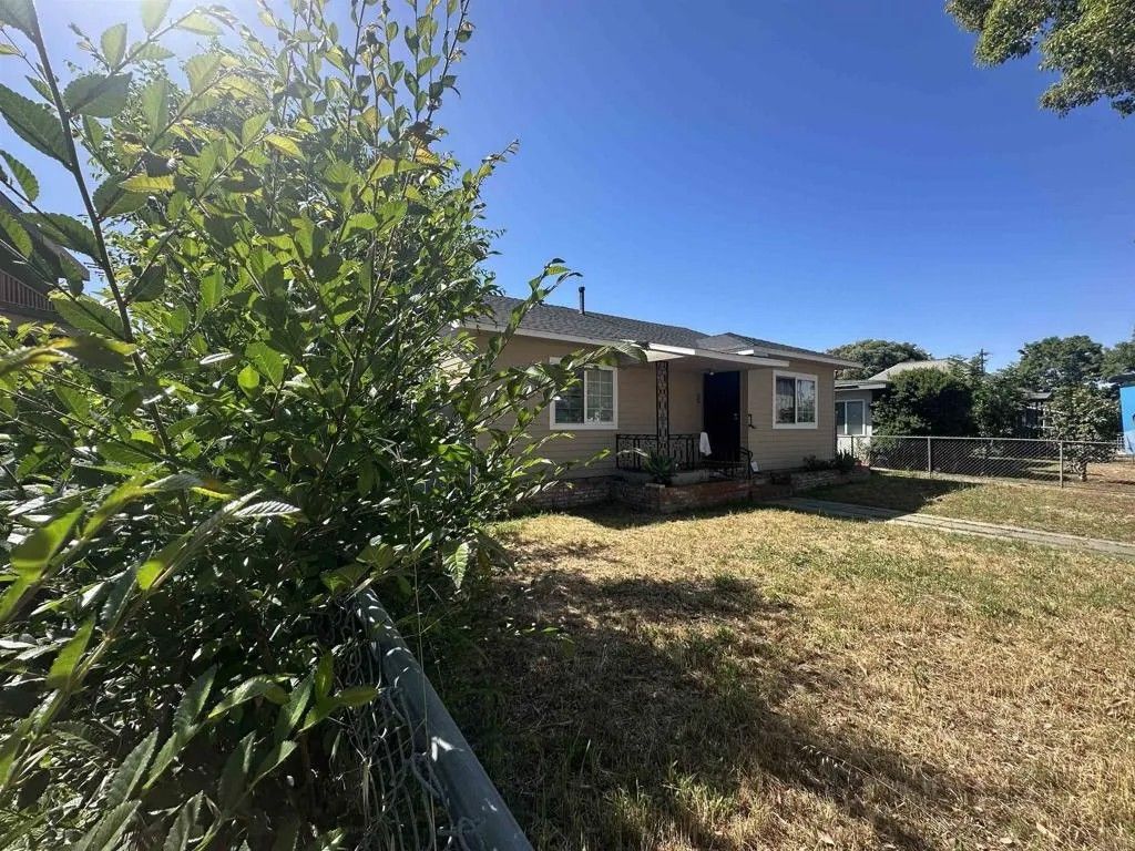 Photo of 127 W 5Th Avenue, Escondido, CA 92025 (MLS # NDP2510026)