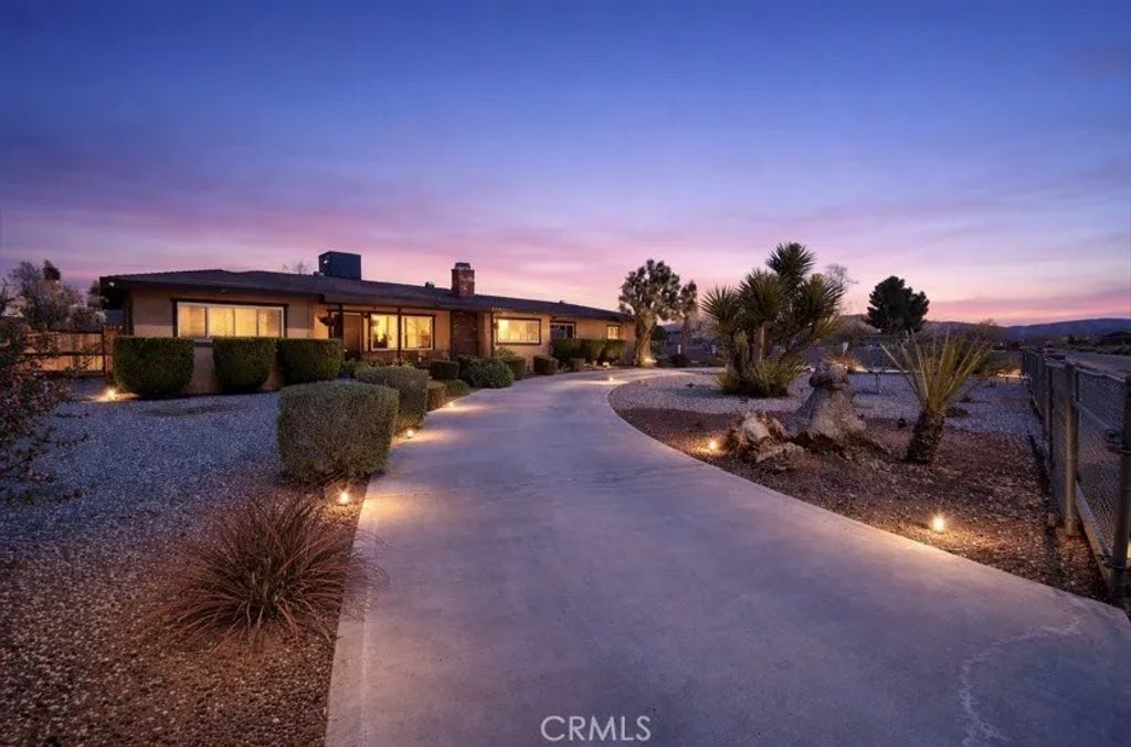 Photo of 20936 Wigwam Street, Apple Valley, CA 92307 (MLS # IV26061401)