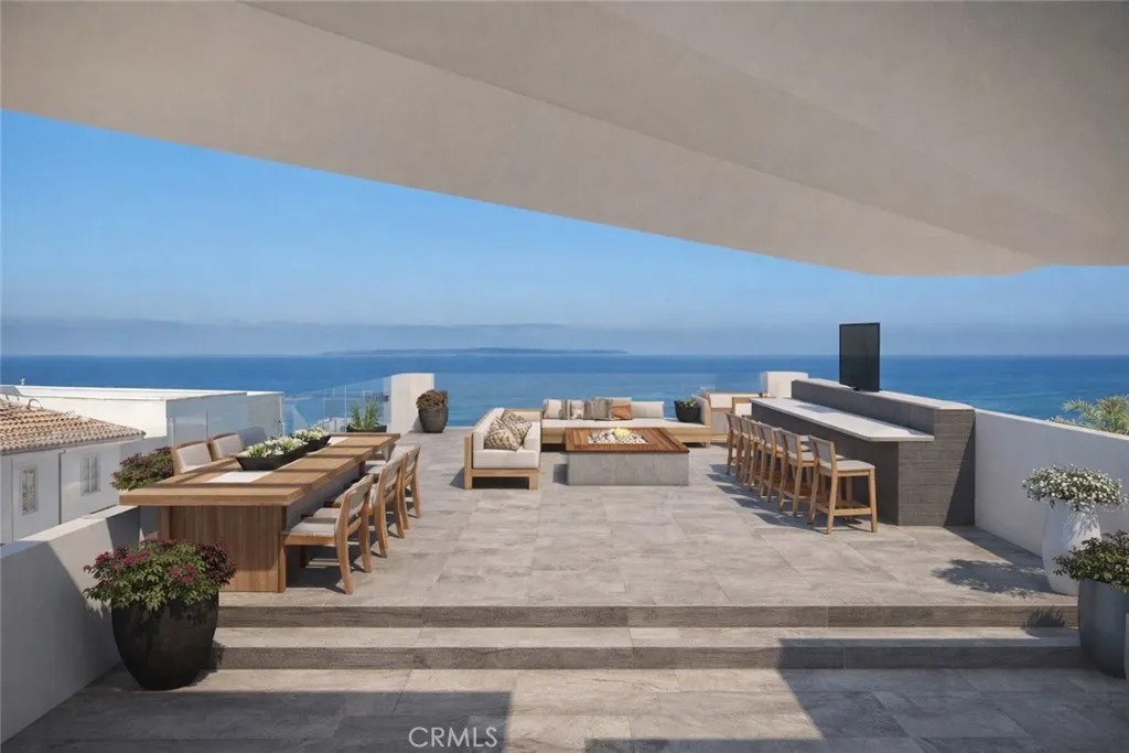 1123 E Balboa
