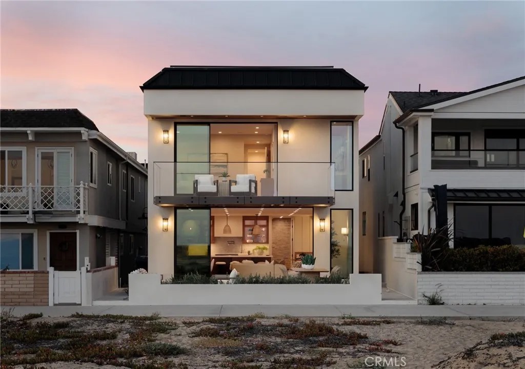 1123 E Balboa