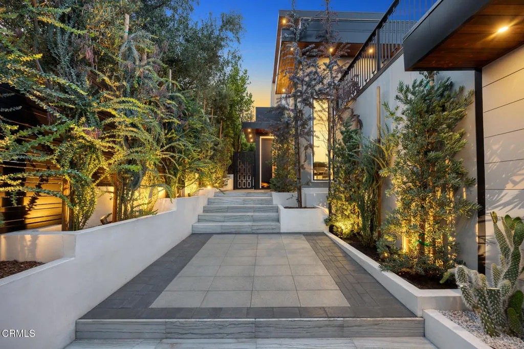 10747 Valleyheart Drive