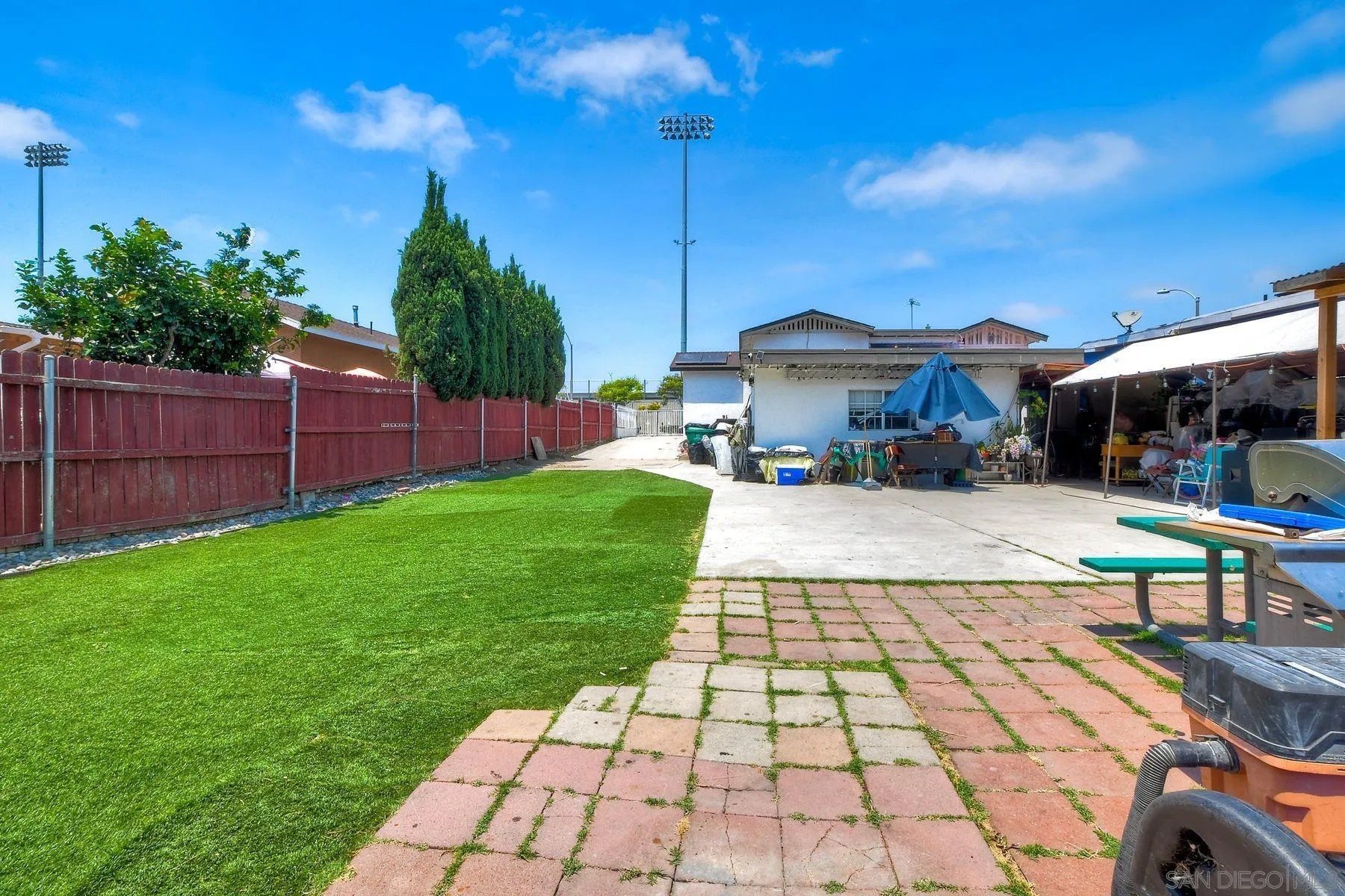 325 Gloria St