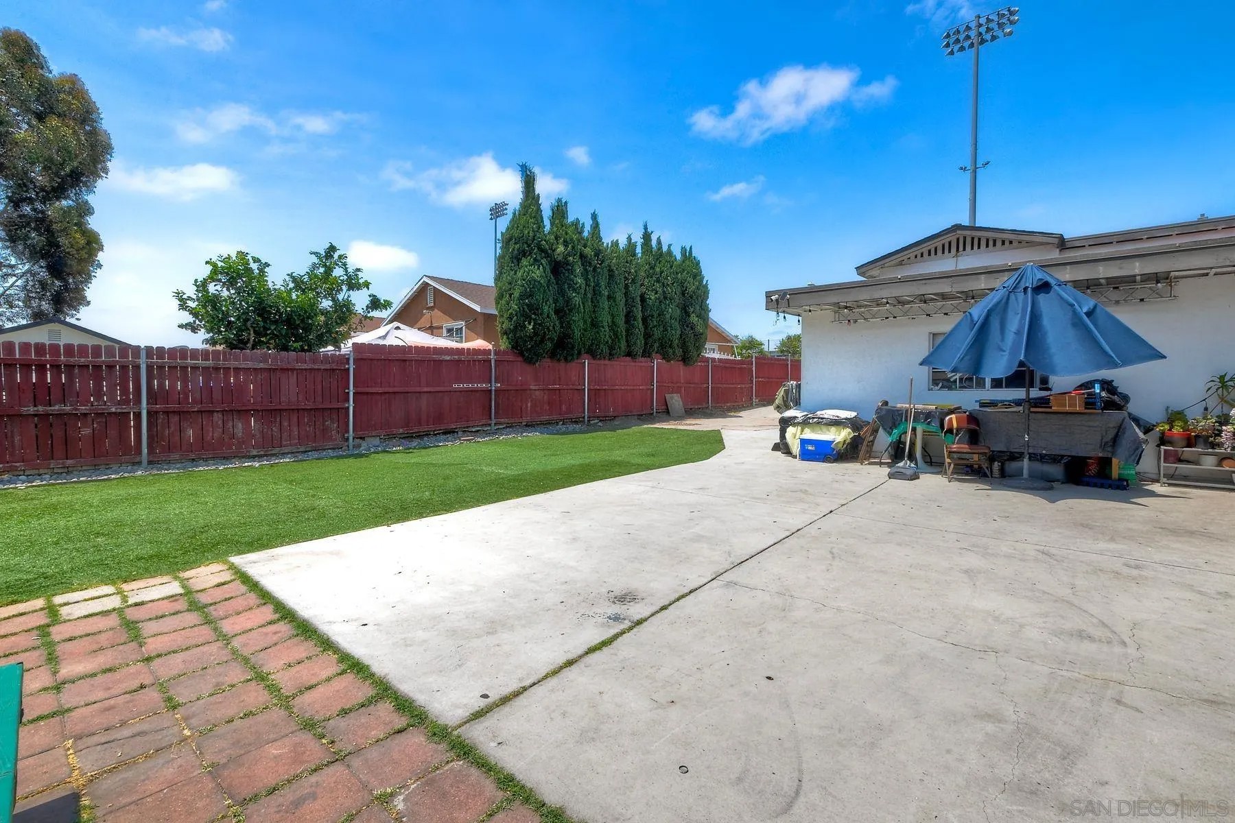 325 Gloria St