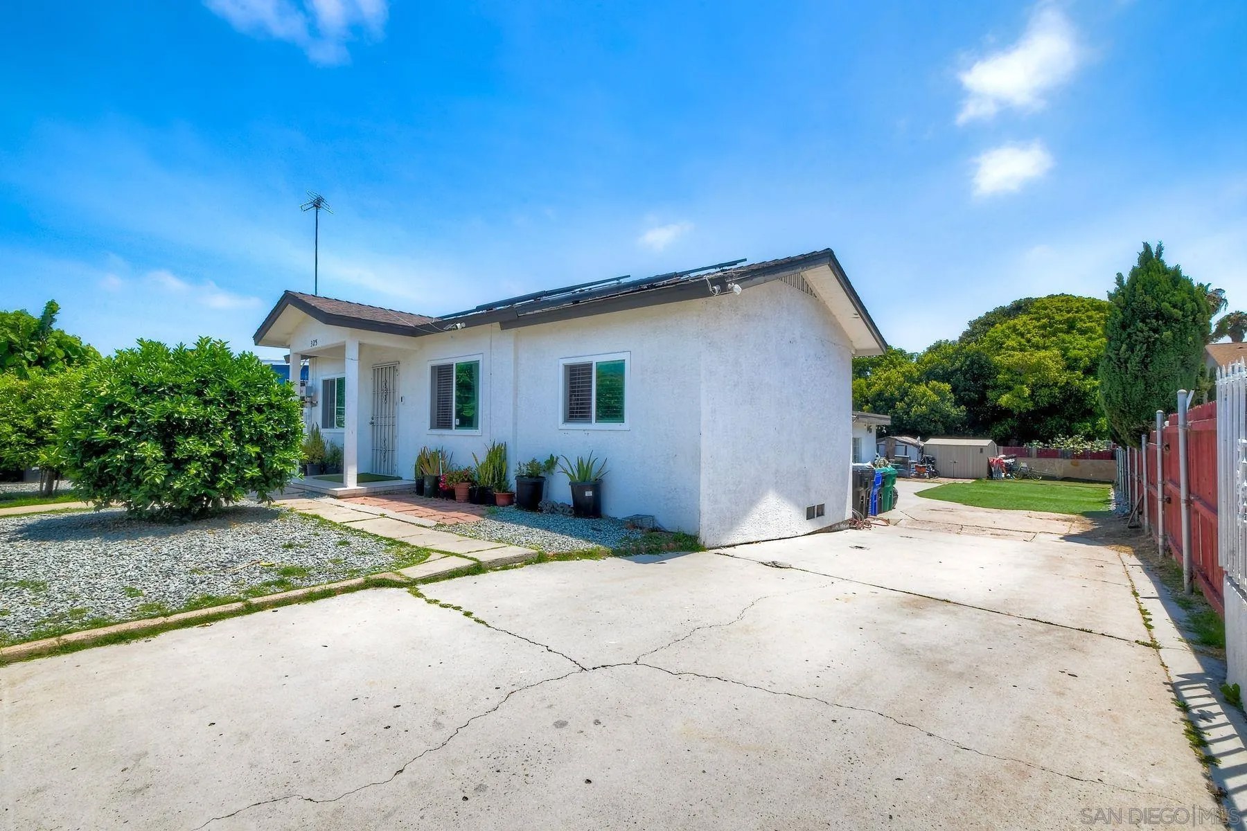 325 Gloria St