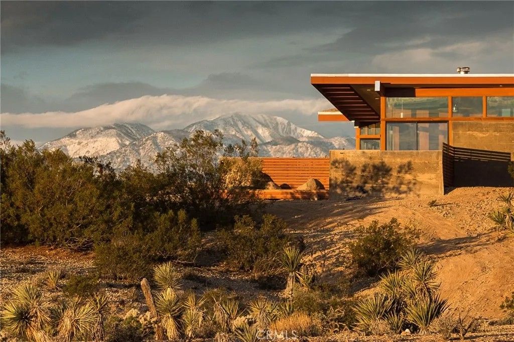 Photo of 4981 Bonmar Road, Yucca Valley, CA 92284 (MLS # OC25276005)