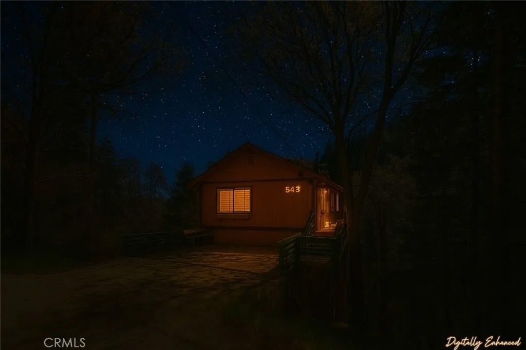 Photo of 543 Community Drive, Lake Arrowhead, CA 92352 (MLS # IG26042480)