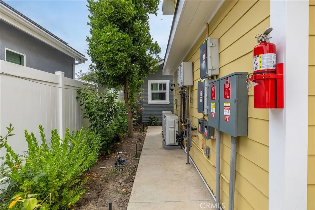 616 S Van Ness Avenue