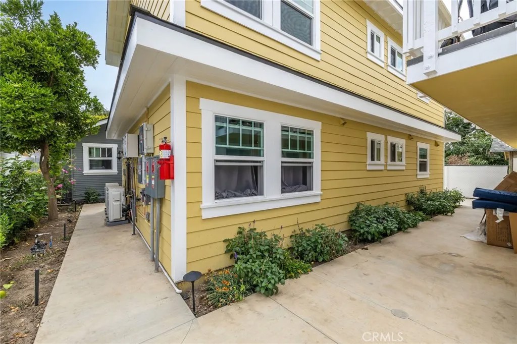 616 S Van Ness Avenue