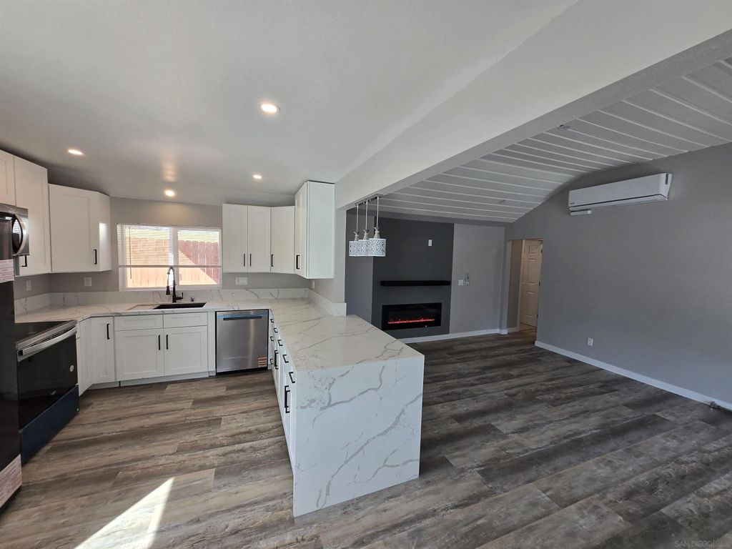 Photo of 940 S Upas St, Escondido, CA 92025 (MLS # 250046246)