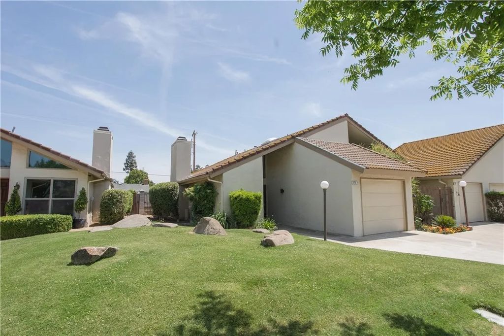 Photo of 5728 N Monte Avenue #1, Fresno, CA 93711 (MLS # FR26096679)